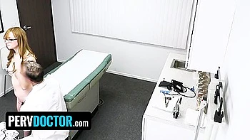 Geiler Doktor untersucht sexy 18-jährige Teen-Fotze videos