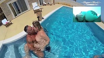 Foda de feriado com Amuse De Bauche e Mugur - peitos naturais grandes ao ar livre videos