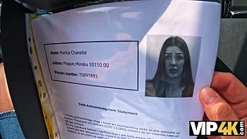 Brune aux gros seins trompe pour dettes dans une baise en voiture POV videos