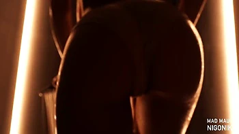 Amateur rusa Maura ayuda a amiga en problemas en la ducha videos