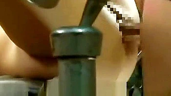 Une à une : filles asiatiques nues, attachées et baisées fort videos