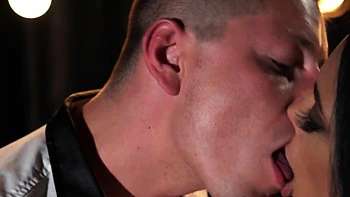 Großbusige Brünette in Strümpfen brutal gefickt videos