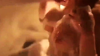 Blonde mit großen Titten Maya macht sich fertig fürs Solo-Duschen videos