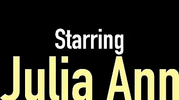 Julia Ann insaciable: cougar tetona comiéndose la polla videos