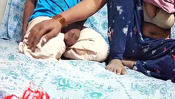 Dasi indiana Bhabhi e Dewar se masturbam no quarto videos