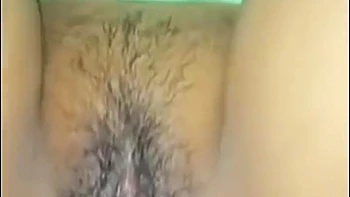 18+ Süße indische Bhabhi wichst sich zur Sahne-Orgasmen videos