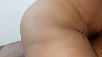 Desi-Mädchen mit großem Arsch wird hart gefickt videos