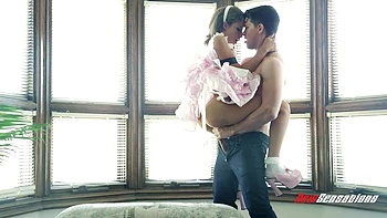 Natasha White, jovem loira com bunda grande fodida e gozada videos