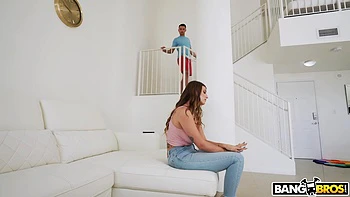 Blonde Milf reitet tief den Schwanz von Papa videos