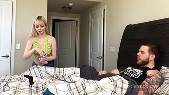 Stiefmutter erwischt mich beim Wichsen, dann ficken wir - Steve & Jessica videos