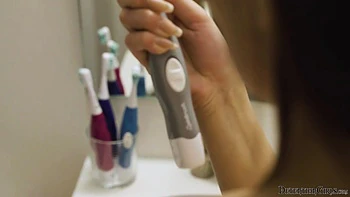 Брюнетки-порно звезды из школы наказаны трахом videos