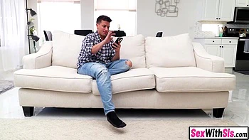 Mi hermanastra Myra gime mientras tragan su coño a doble polla videos