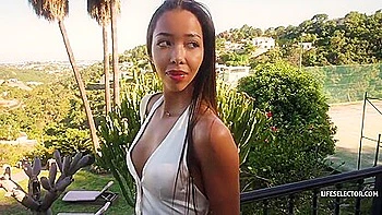 Lia Lin se folla un gran polla al aire libre en POV videos