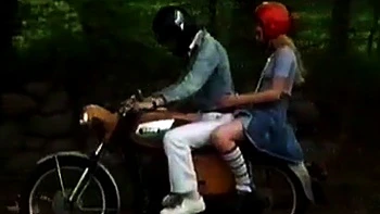 Жесткий секс на улице с волосатой блондинкой Кристой videos