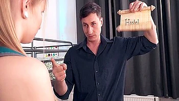 Kleine Titten Brünette spielt mit Toys an asiatischer Muschi videos