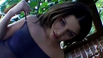 Chica latina chupando y follando a cuatro patas y a caballo videos