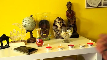 Babe en niqab noir et talons hauts encule et suce à fond videos