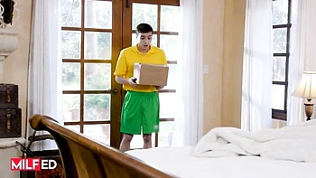 Эбони Мистик на Рики Испанец в позе обратной ковбойши videos