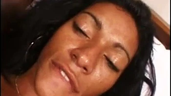 Бразильянка с большим членом: минет и догги videos