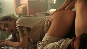 Zlata mit fettem Arsch und Titten im Stoff-Fetisch videos