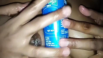 Garota indiana fodendo a buceta apertando pepino videos