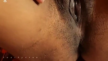 Волосатая офисная девчонка заводится в ролевой игре в кровати videos