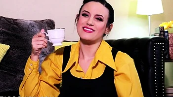 Penny Barbers dunkles Mama-Geheimnis: Masturbation in Dessous videos