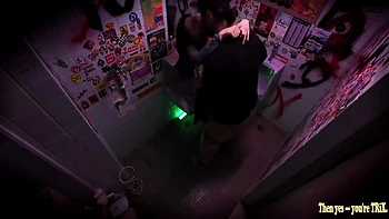 Adolescente asiática fodida com gozada em POV videos