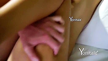 Adolescente maigre et poilue Marion se branle la chatte videos