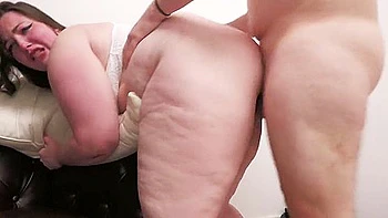 Толстушка тинейджерша сосет и жестко ебется сборник videos