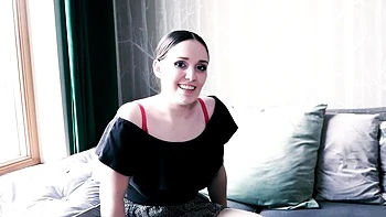 Brünette bläst große Titten im polnischen Blowjob videos