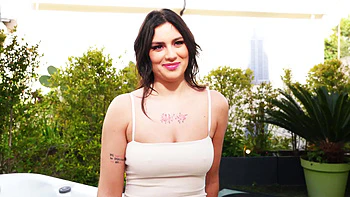 Laury concludes her naughty journey in the most beautiful way! - Jacquie et Michel TV videos