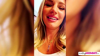 A madrasta não resiste a um pauzão - T3:E2 videos