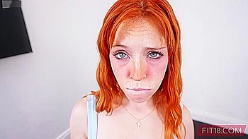 Рыжая худышка в спортзале сосет огромный член videos