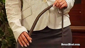 Lesbisches BDSM mit Blondine und Brünette videos