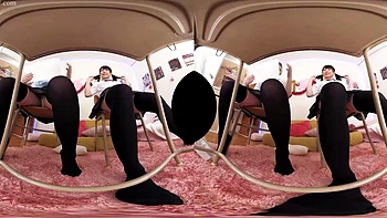 Fellation et branlette aux pieds en POV VR videos