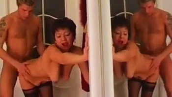 Зрелая азиатская русская трахает в позах догги, наездница и миссионерка videos