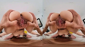 Rainha especial chupando e fudendo de quatro e cowgirl VR videos