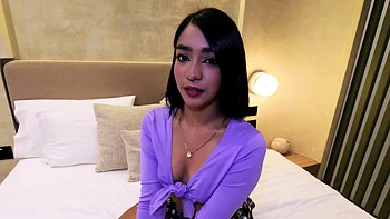 Brunete de peitos pequenos fodida fundo com mão e dedos videos