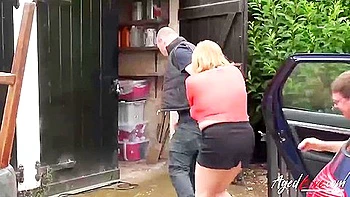 Großbusige Stiefmutter liebt Pussylecken und harten Fick videos