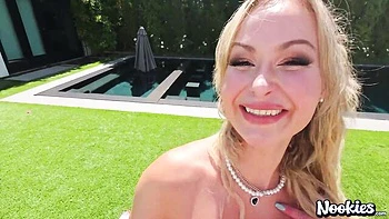 Катарина Кайл на улице с большими сиськами и жопой в хардкор POV videos