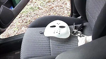 Nataly séduit en suçant une grosse bite et encule videos