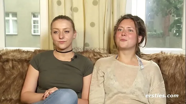 Ersties: Sofie macht erste Erfahrung mit einem Mädel und direkt vor Kamera videos