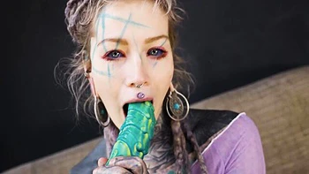 Tattooed hippie babe Anuskatzz gets sloppy anal fucked videos