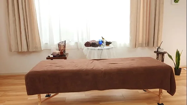 絶妙タッチのおっぱいマッサージでおばさんが夢中になる巨乳中出し整体院　大石紗季 videos