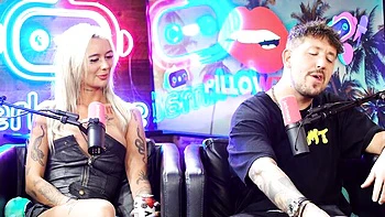 Blonde Babe Talks Big Tits & Booty videos