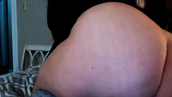 Hot Babe Masturbates and Shows Off Her Big Ass on Cam videos