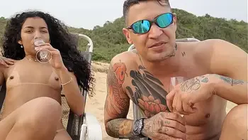 EU E MINHA NAMORADA FOMOS NA PRAIA DE NUDISMO E TRAZAMOS NO MEIO DE TODO MUNDO. videos