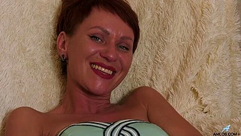 Flexible slender MILF Anhen is touching her wet shaved pussy videos