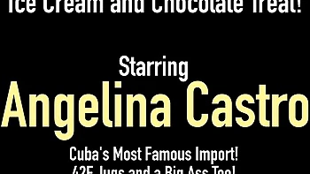 Easy-on-the-eyes Angelina Castro's curvy dirt videos